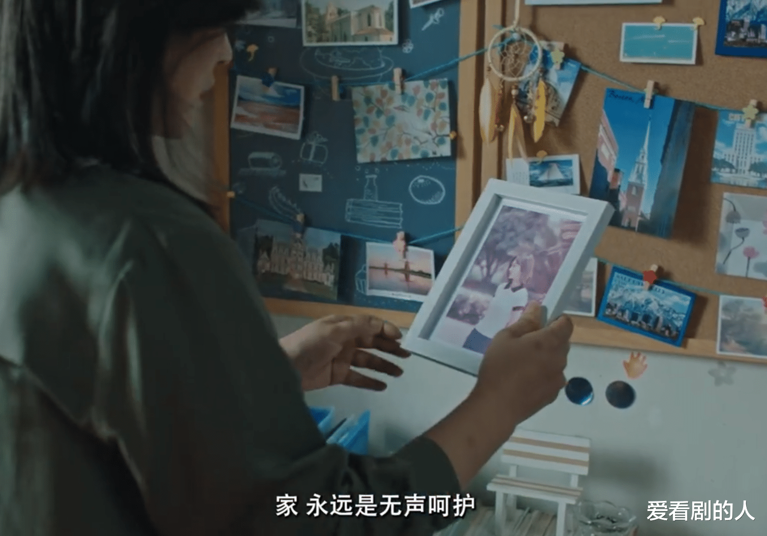 周深|周深《最好的礼物》满一周年，“家是人生中最好的礼物”，他也是