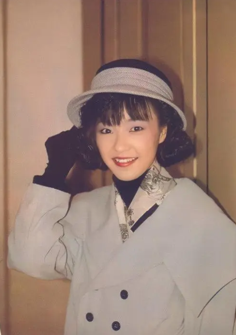 陈慧娴|陈慧娴和梅艳芳争霸失败,含泪退出歌坛,背后真相远比你想的恶劣