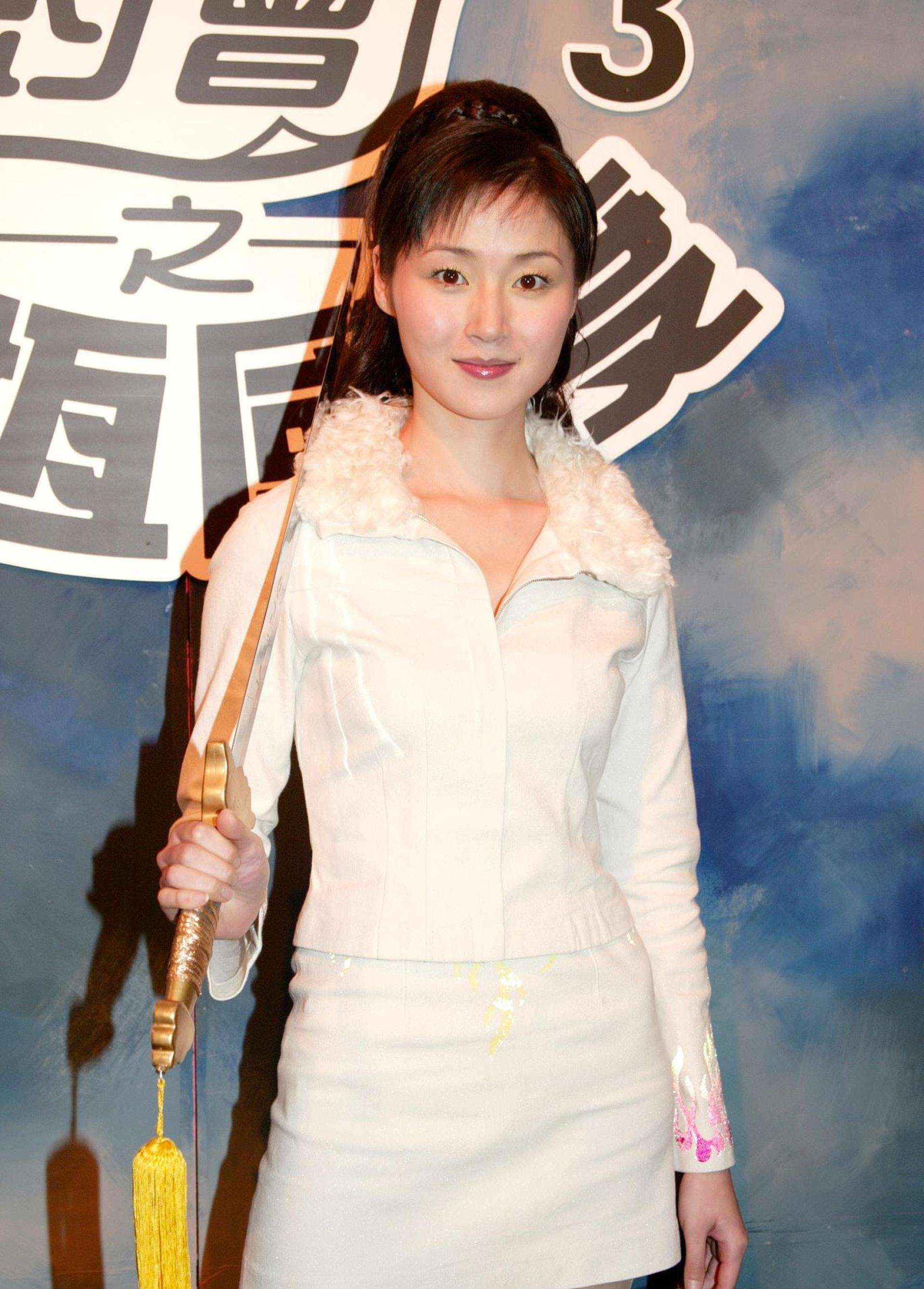 万绮雯|她是“香港第一美腿”，甄子丹为她抛妻弃子，如今50岁再度复出