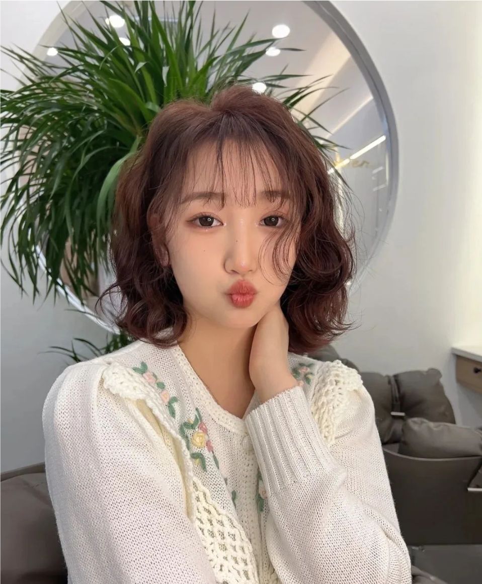 连衣裙 最火女士发型有哪些？这几种美翻了，你剪对了吗