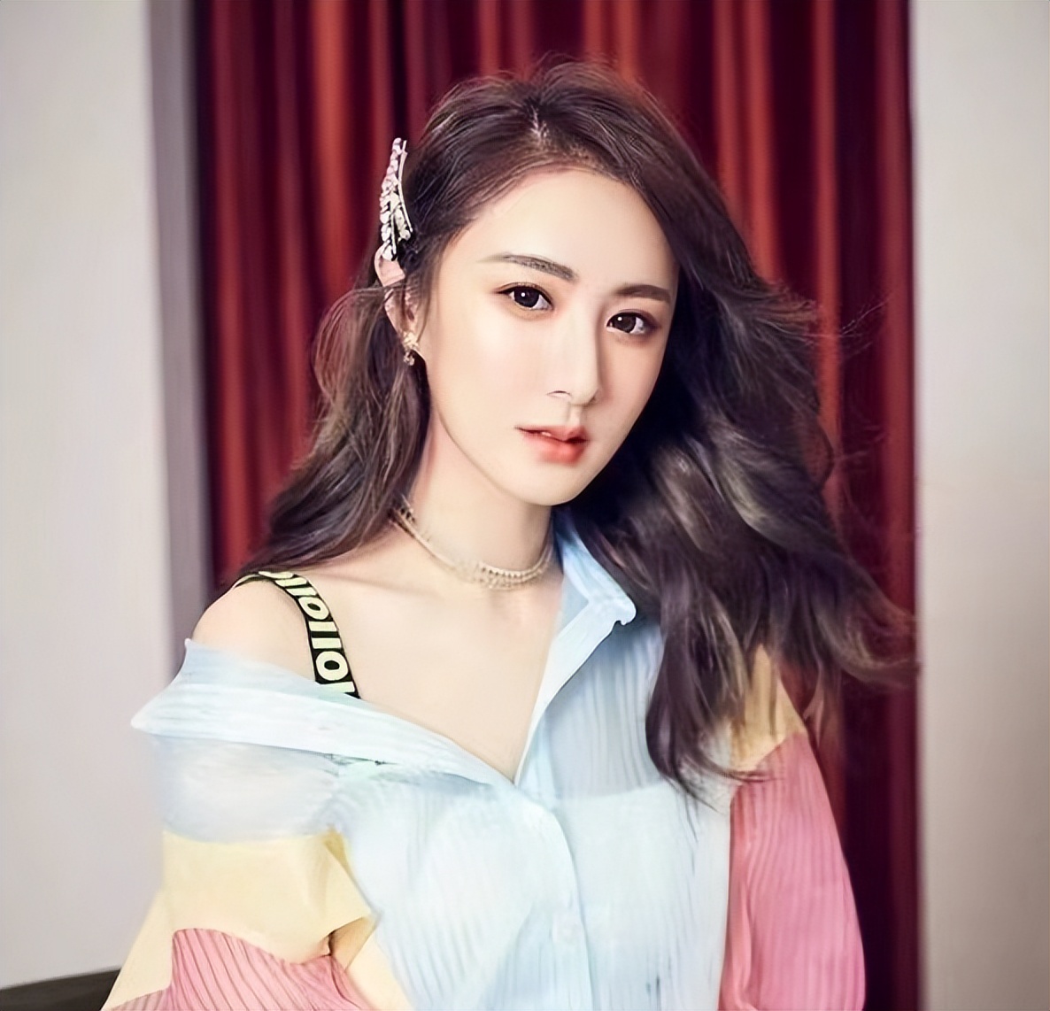 薇娅|“带货女王”薇娅:从服装导购到偷税13亿,37岁的她是怎样落幕的