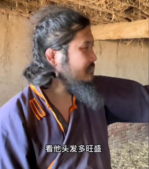 “羊亡爷”宝鲁日:90后草原小伙频繁出圈,为吃羊想出一万个理由