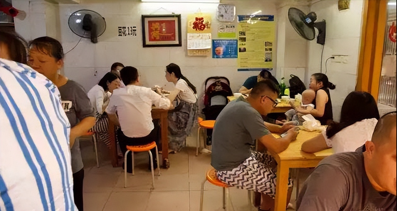 男子在工地偶遇工友老婆,抬头一看,是自己失踪14年的妻子