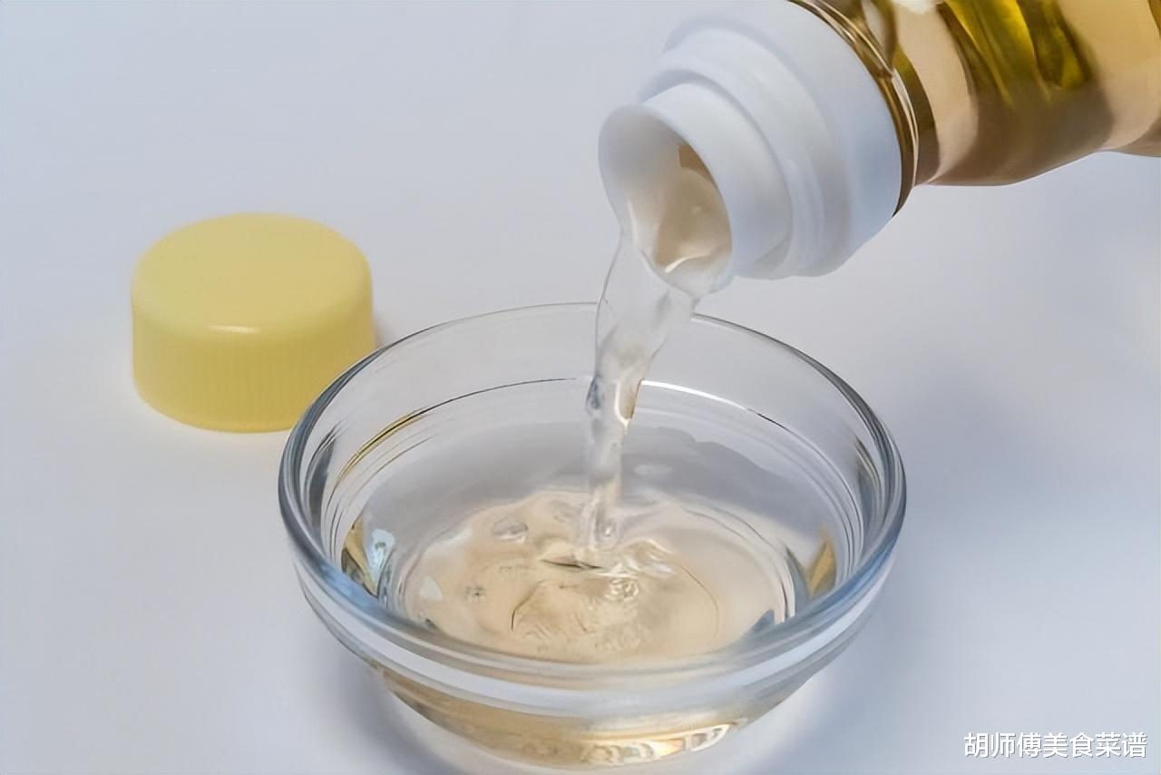 骨质疏松|把白醋放手上搓一搓,作用太厉害了,好多人不清楚咋回事,赶紧看看,学会受用一生