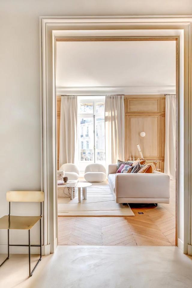 145㎡华丽的巴黎住宅,大面积温暖木质,网友:住这里每天会被美醒