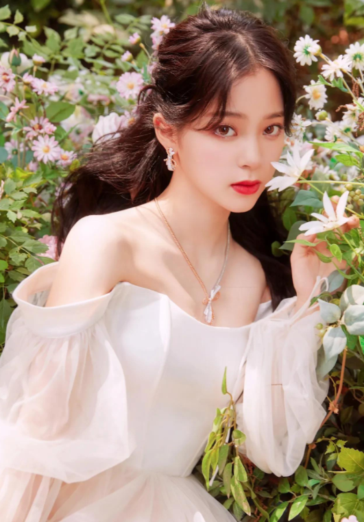 欧阳娜娜|音乐才女，颜值才华并存气质美女，是娱乐圈“小公主”，让人羡慕