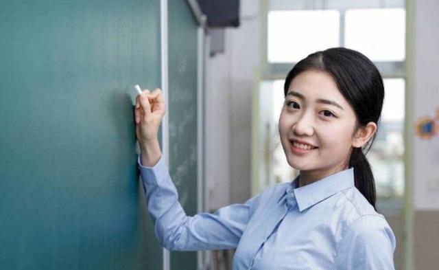 教师|高考二本分数的女生,志愿选学护理还是师范?未来差距有点大