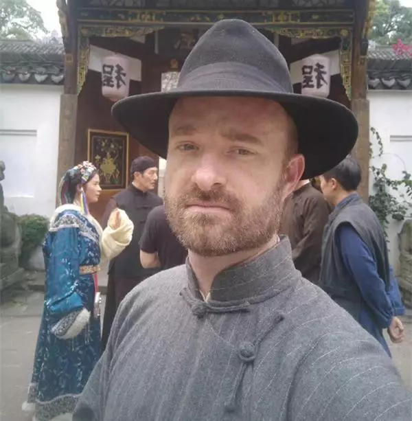 流浪地球2|外籍群演自曝《流浪地球2》拍戏经历,日薪近3000,待遇堪比皇室