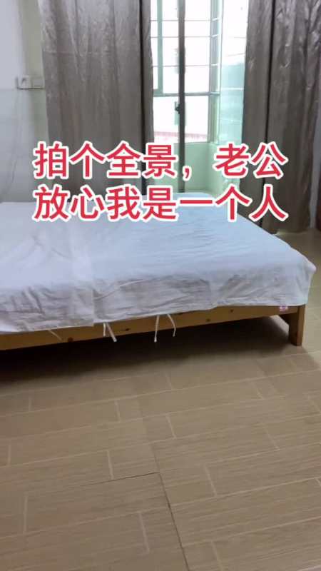 女子跟老板出差,拍下酒店视频发给老公,证明房间只有自己