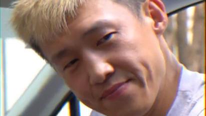 笑喷! 周鹏带俩保镖去朋友饭局, 保镖不会开车坐后座, 周队当司机大哥