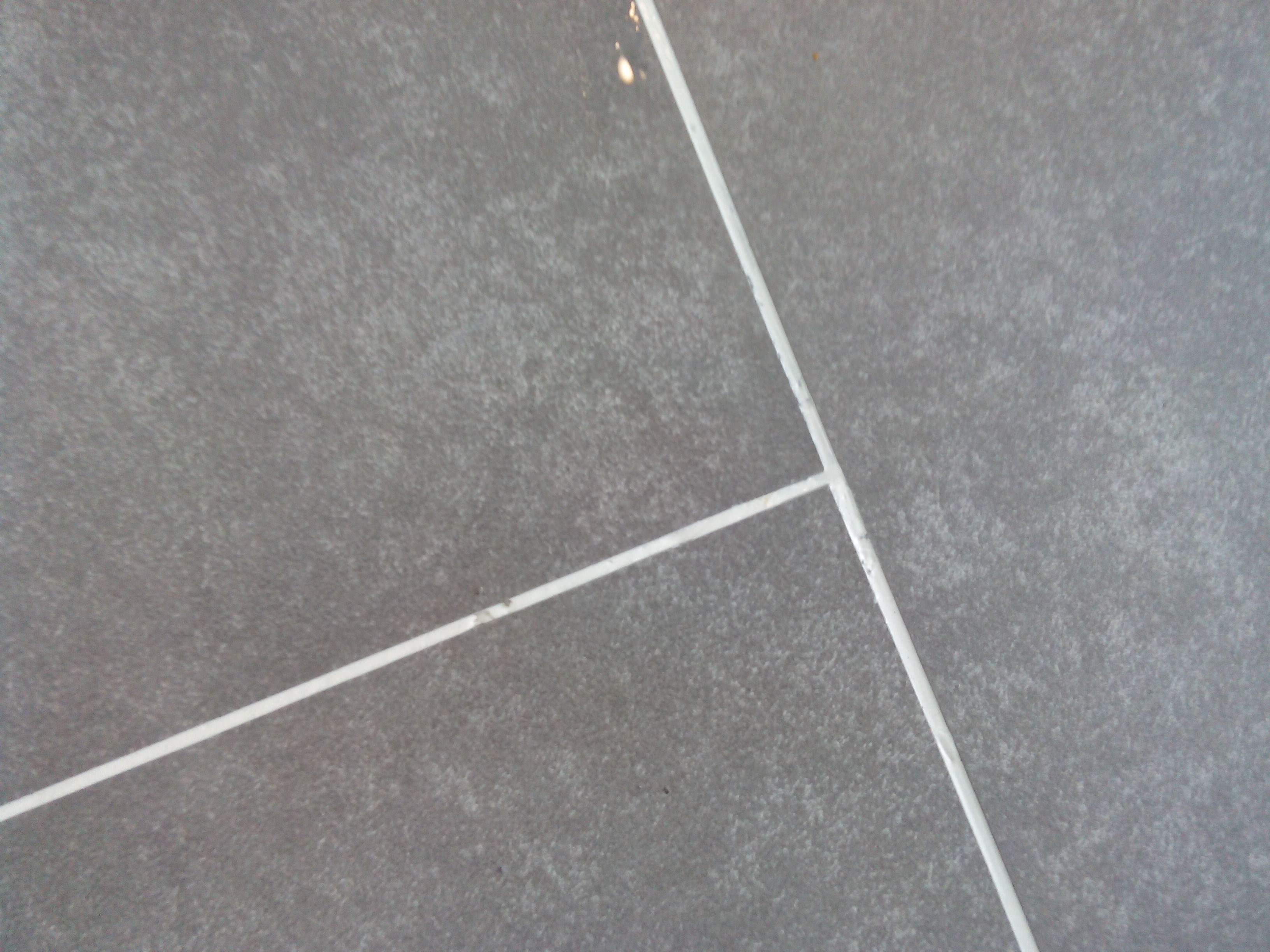 灰色的地板砖,用什么颜色的美缝剂比较好看?