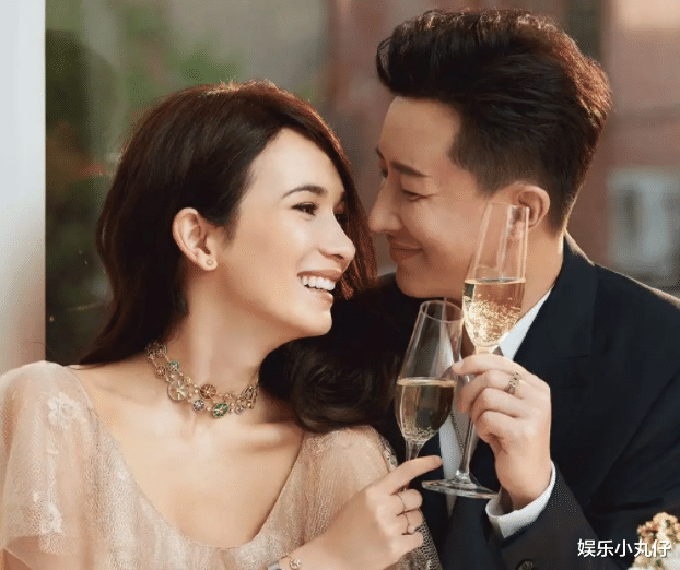 韩庚|韩庚喜得五国混血宝宝,妻子亲吻其脸颊,女儿小手紧握爸爸显温馨