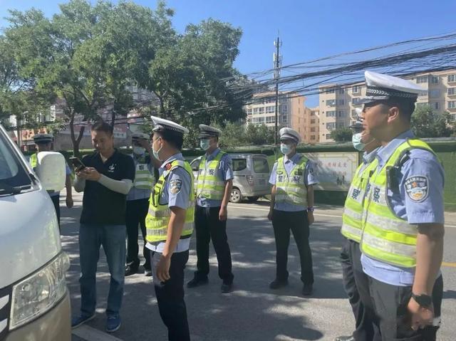 查处93辆拖移2辆,咸阳长武交警集中整治城区违停