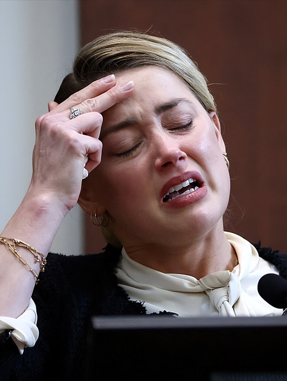 |德普和前妻继续开撕！“海后”不顾形象崩溃痛哭，女神形象全无