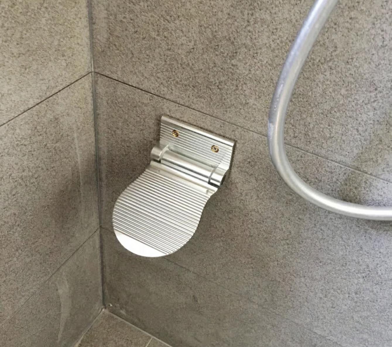 卫生间不管怎么装修,安全最重要;设计不合理的,该换就换别心疼