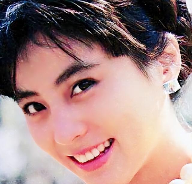 李玲玉|“甜歌皇后”李玲玉:80年代录张专辑就4万块,为何一夜消失了?