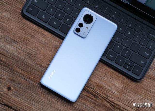 小米科技|开卖仅一个月下跌300元,12GB+256GB,小米新旗舰无奈跌至新低价