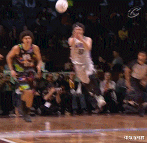 绝杀|NBA最美千金参赛！当众脱裤子阻止绝杀！MVP是他......