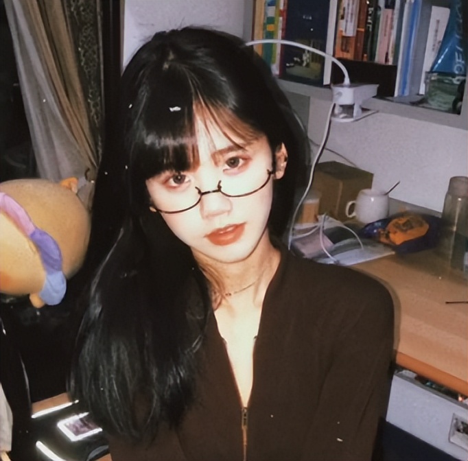 井川里予|井川里予：三天涨粉800万，被称为纯欲天花板，她到底有何魅力？