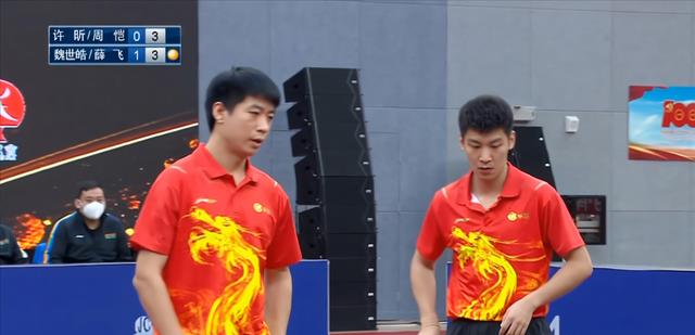 樊振东3-2击败向鹏，帮助球队1-1追平比分