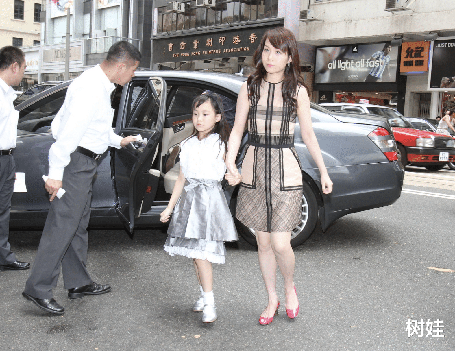 吕丽君|刘銮雄买下吕丽君房产租回给对方,将转赠妻子,甘比成吕丽君房东