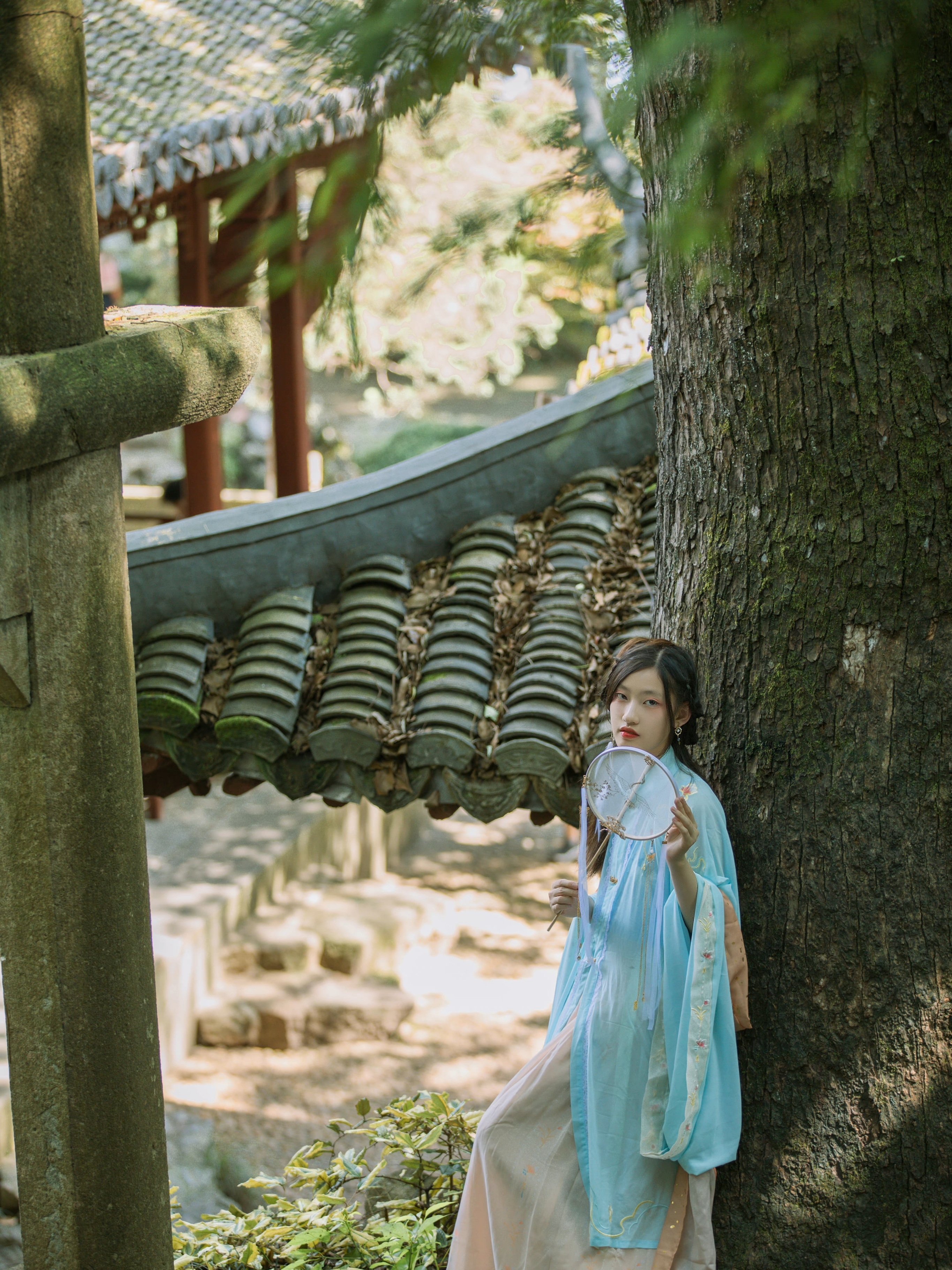 |着一袭罗裙，辉映一抹娇羞