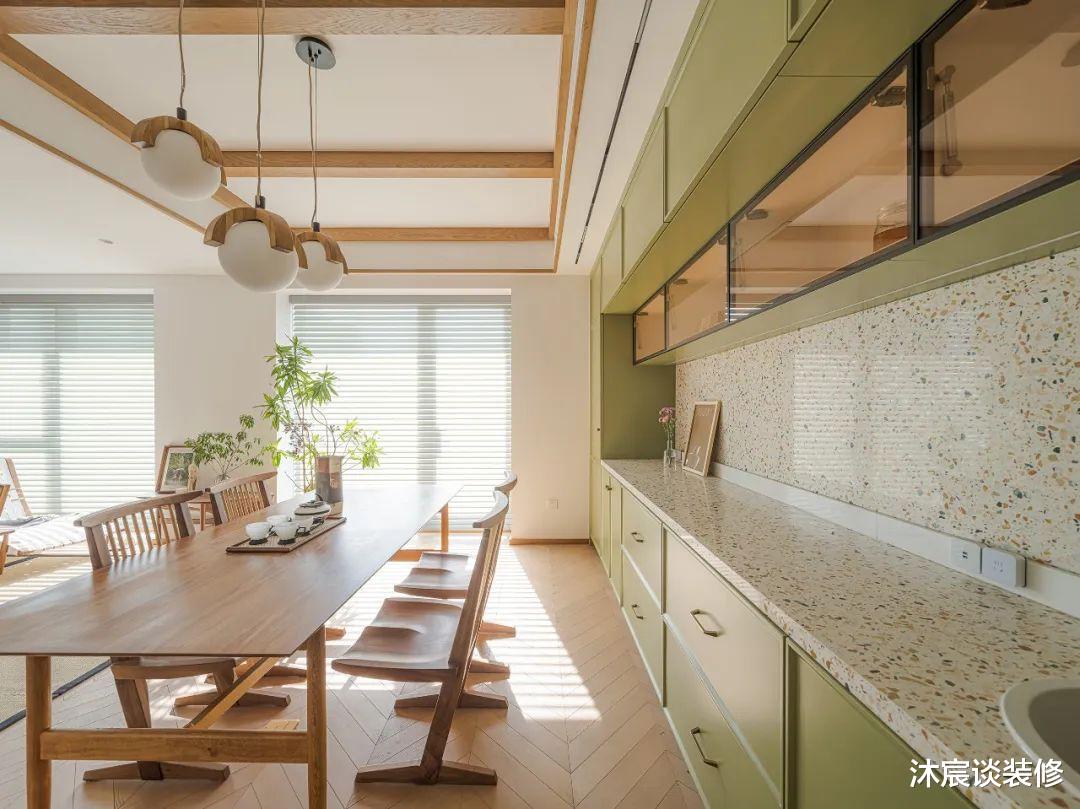 她花50W把150㎡装修好,客厅改成“横厅”很通透,朋友个个说好看