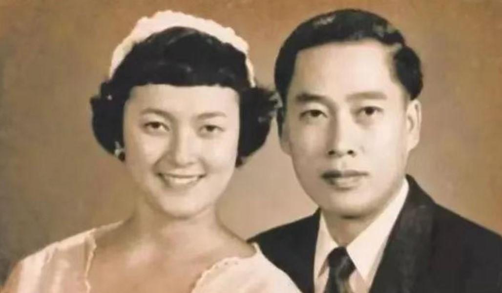 2008年34岁小伙赴新照顾81岁富婆,5年骗光2亿,如今被驱逐出境