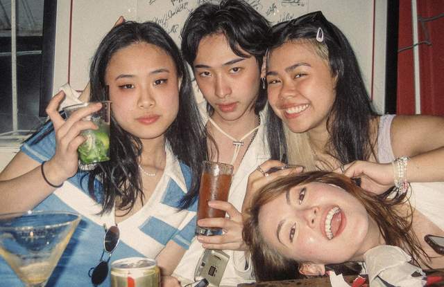 伊能静|伊能静儿子现身机场！走路姿势妖娆女人味十足，被指应当兵改造