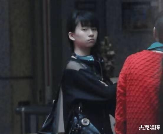 小彩旗|杨丽萍透露外甥女小彩旗近况，大批网友替她惋惜：一手好牌打烂