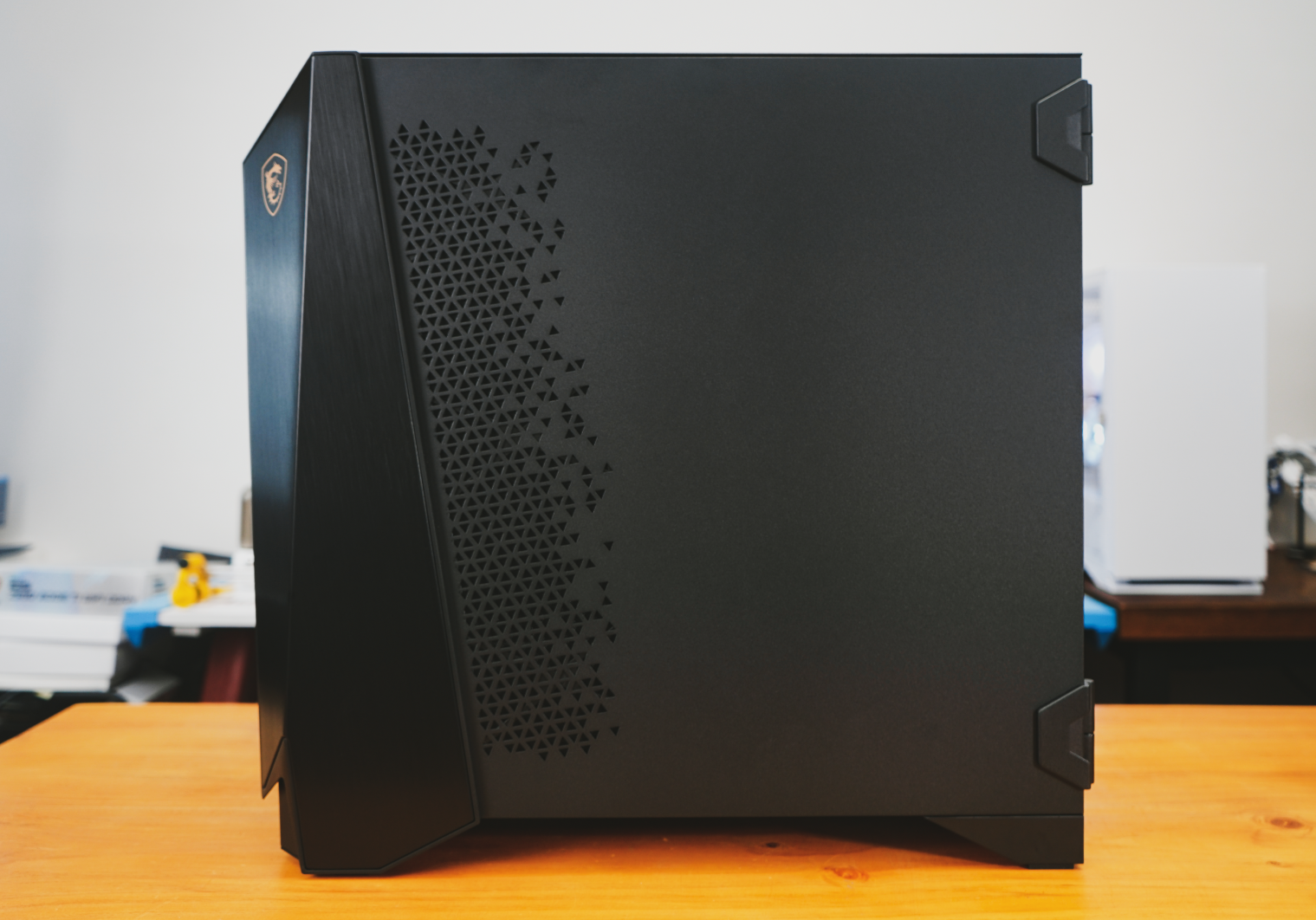 机箱|微星首款MEG机箱—PROSPECT 700RL战神开箱：风格凌厉、细节满满