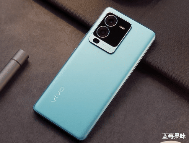 vivo|曾被“捧上天”的vivoS15Pro,如今价格大跌1000元,还值得买吗?