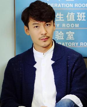 演员王东妻子精神科就诊,家暴事件后又发视频,哭诉被公公开车撞