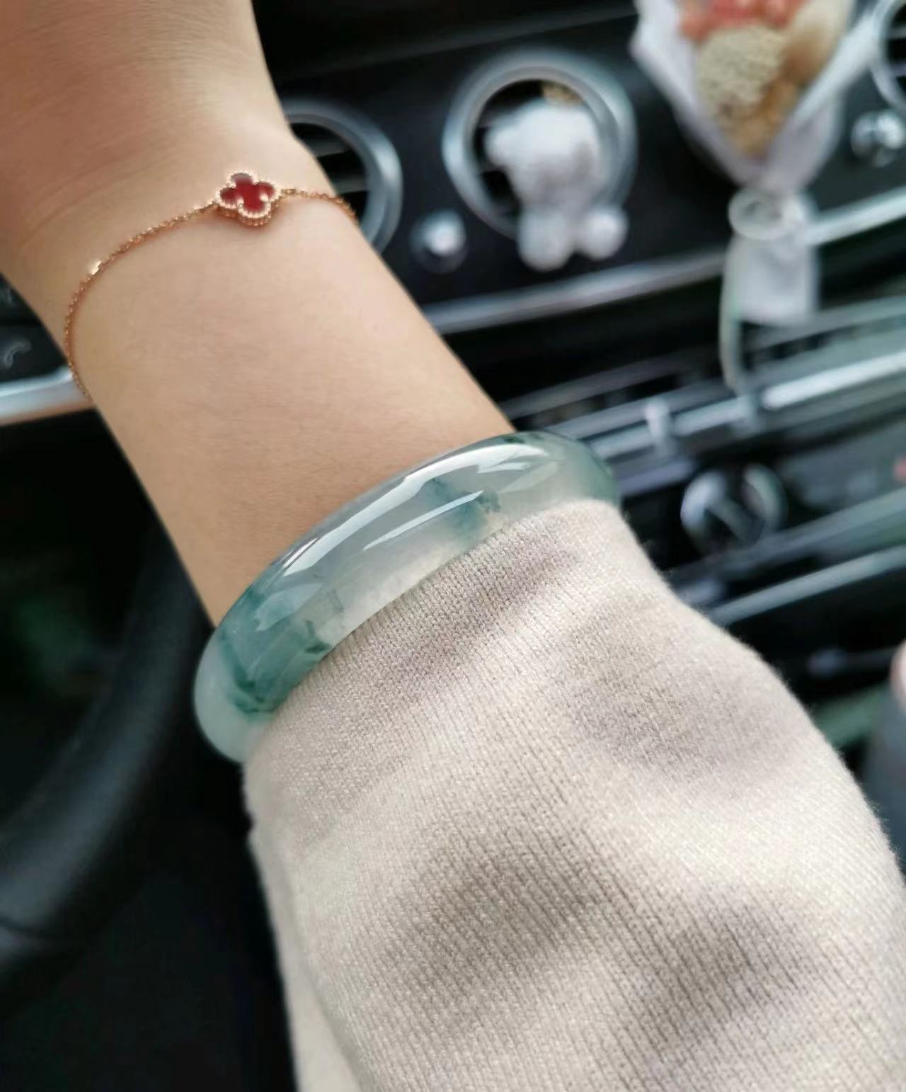 翡翠手镯|这样的冰飘花翡翠手镯,你们觉得怎么样?