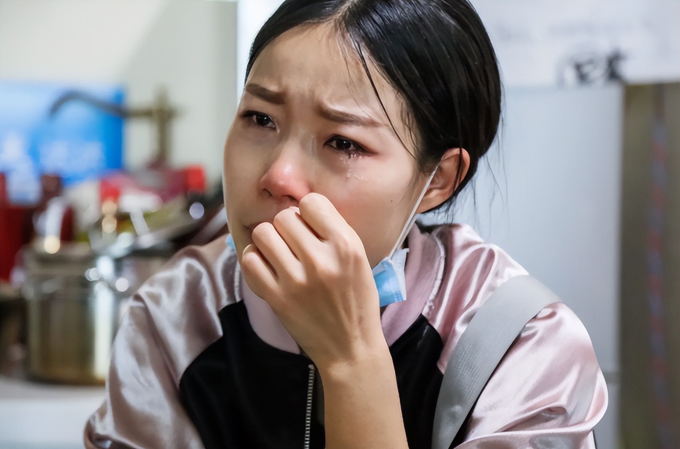 道德绑架何时休?母亲出家裸捐588万,女儿借钱上大学却惹质疑