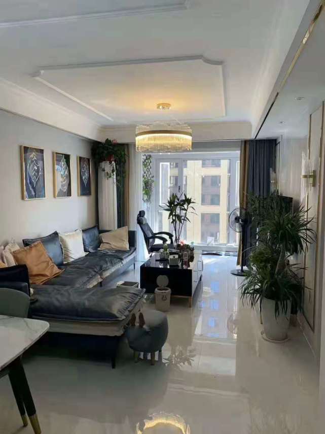 砸21万装修的新房,朋友说地砖上档次,我认为电视墙和走廊柜最赞