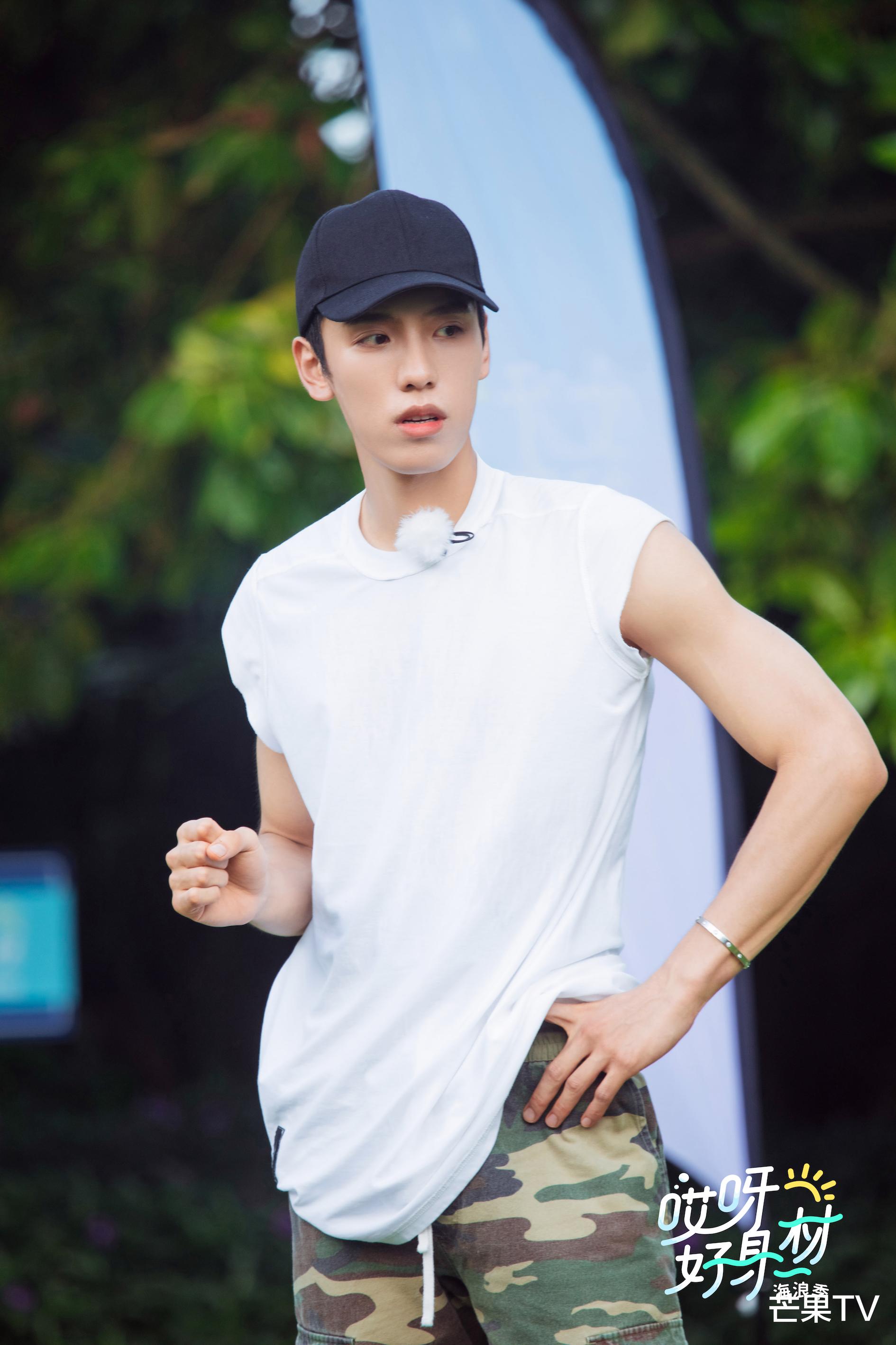 李治廷|《哎呀好身材》王子异跳格斗操笑到变形 李治廷泳池躲猫猫如鱼得水