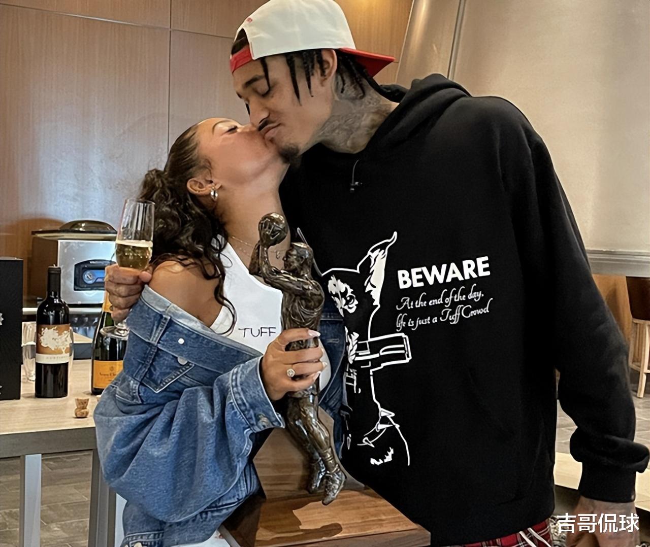 爵士队|爵士悍将爆发！30岁年薪八位数，俘获美娇娘，身材气质佳