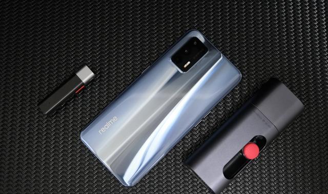 OPPO|2022年3月买手机，选择“新旗舰”还是“老旗舰”，过来人有话说