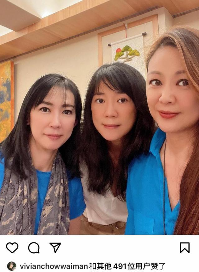 张光北|王馨平罕见晒与妹妹合照，不禁感慨团聚很伤感，姐妹仨长相像母亲