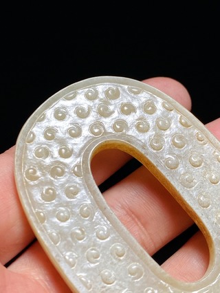 和田玉籽料|明以前 和田玉籽料 白玉受沁 螭龙纹椭圆形玉璧