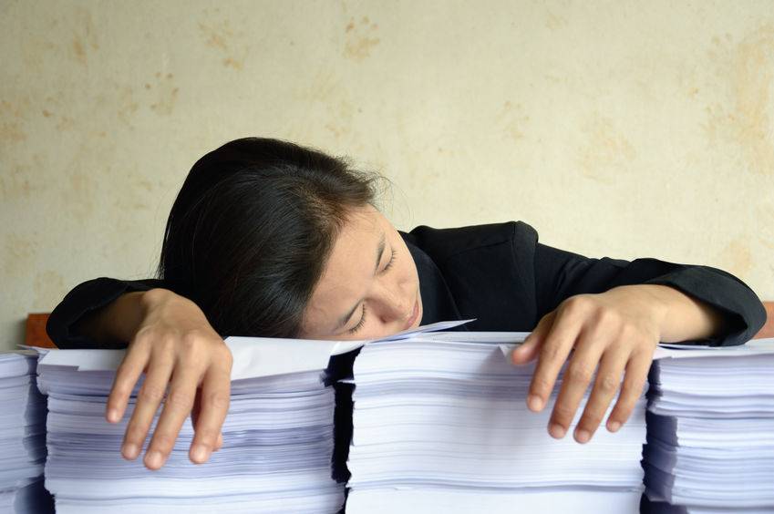 失眠|睡眠不足7小时的人胳膊、大腿更粗?睡眠不足,4种方法让你提提神