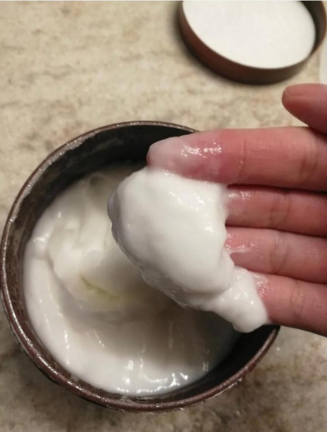 护发素 最近很火的倒叙洗头法:先用护发素,再用洗发水,效果到底如何?
