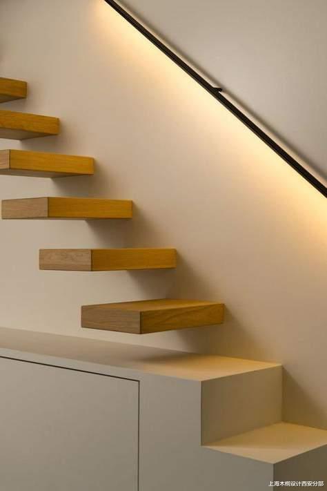 令人称奇的悬浮楼梯,原理竟等同于印度街头的人体悬浮术