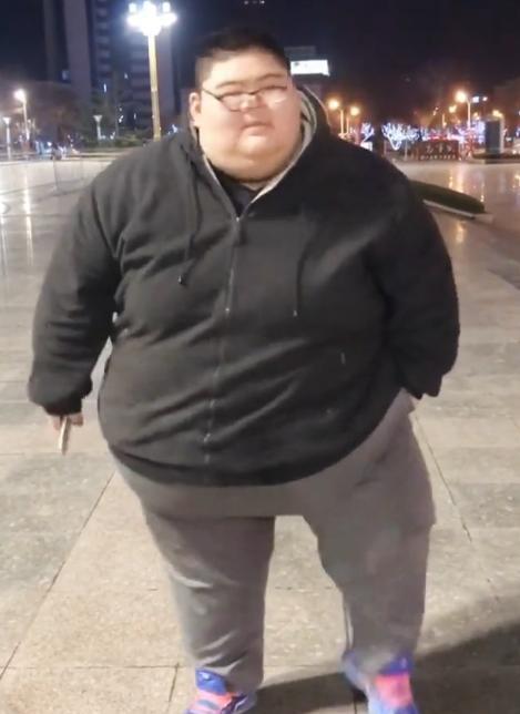 668斤王浩楠复胖,40天减重22KG,网友:丑了吧唧的别卖萌