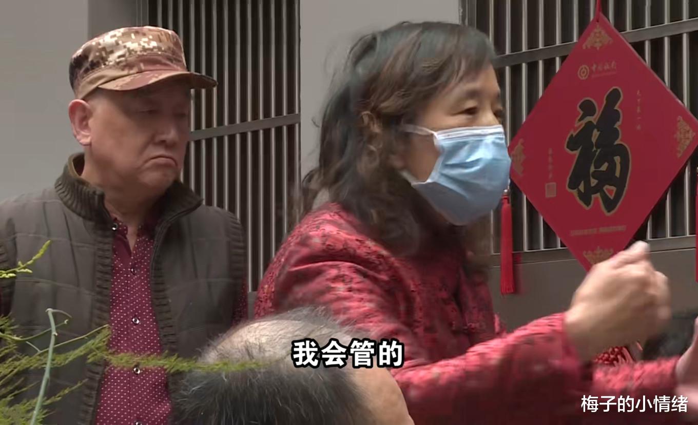 弟弟为15万养老金抢着照顾母亲,4个月钱花光把老妈“还”给姐姐