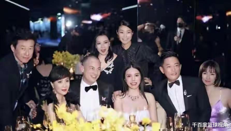 王健林|靠炫富编织人脉关系,28岁实现王健林的小目标,她的成功不是偶然