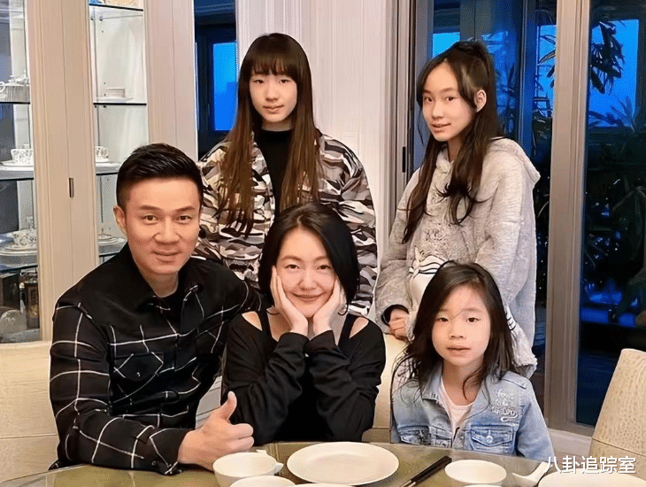 小S|曝小S被老公气到离家出走，对方一通电话就归家，网友：没骨气