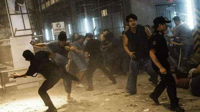 山西黑老大敛财12亿,7次减刑,出狱时致高速堵路,却遭妻子举报