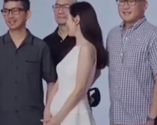 孙艺珍|孙艺珍怀孕四个月近照曝光！孕肚明显，用手护住肚中宝宝